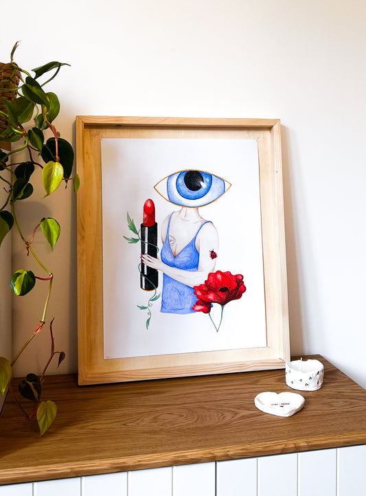 Sous l'iris, les pétales d'une fleur